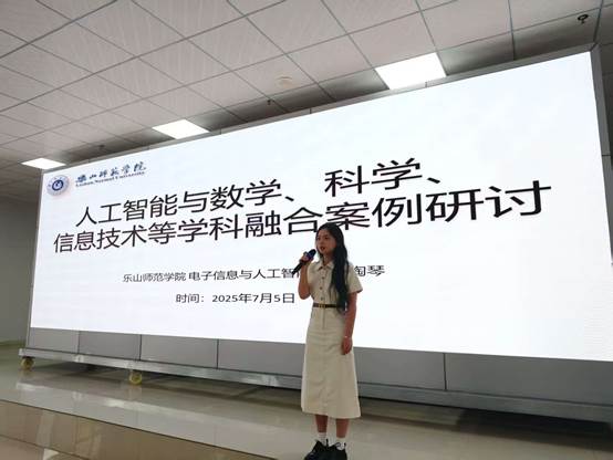 墙上贴了海报AI 生成的内容可能不正确。